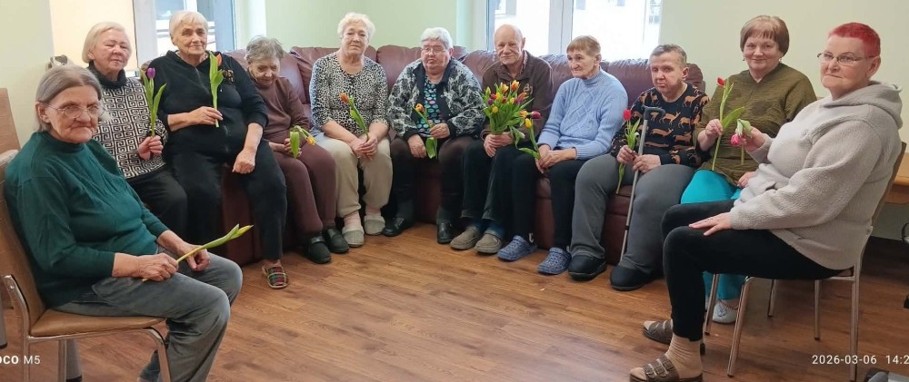 Grožio ir šilumos kupina popietė Seredžiaus senelių globos namuose