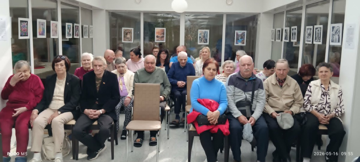 Šeimos šventės akimirka Seredžiaus senelių globos namuose
